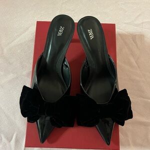 Zara Black Pumps with Bow Accent